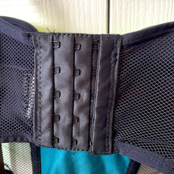 Balanced Tech Color Block Sports Bra - Picture 3 of 7